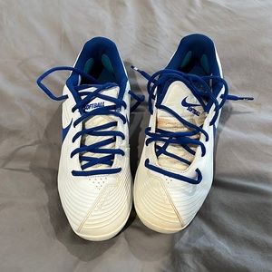 Nike softball cleats